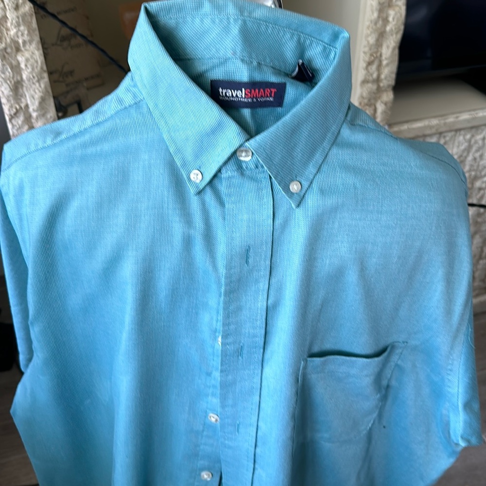Men’s travelsmart short sleeve button up shirt.